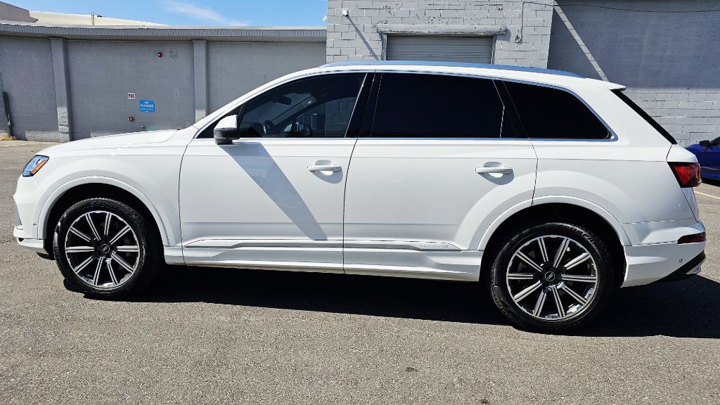 2022 Audi Q7 Image 8