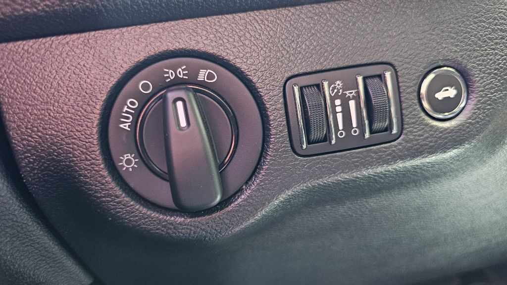 2018 Dodge Challenger Image 19