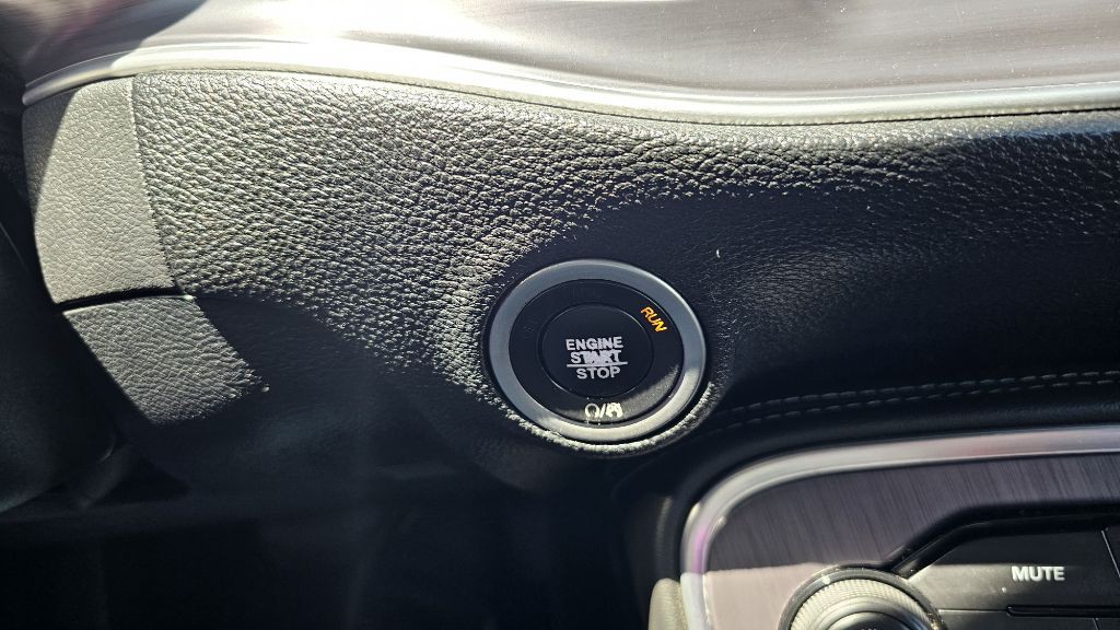 2018 Dodge Challenger Image 25