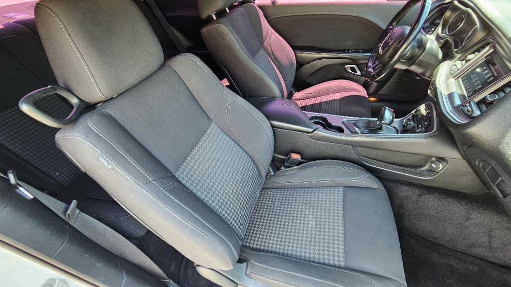 2018 Dodge Challenger Image 32