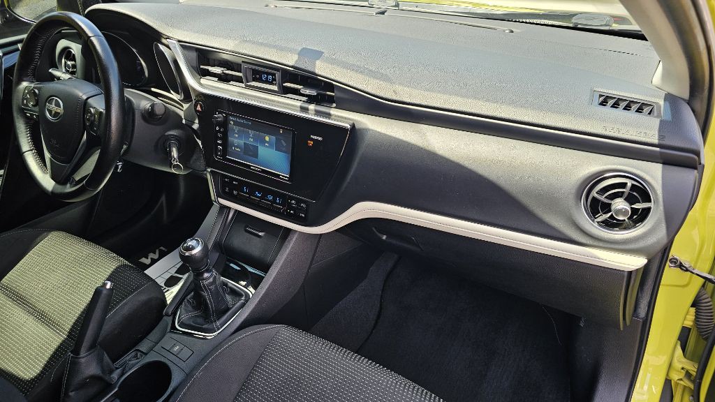 2016 Toyota Corolla Image 35