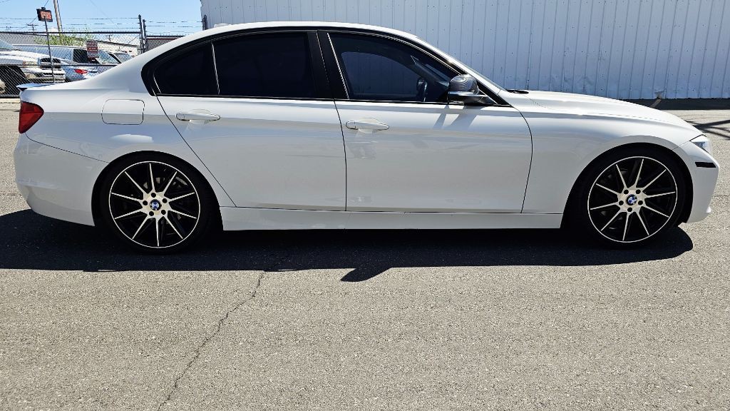 2014 BMW 3 Series Image 4