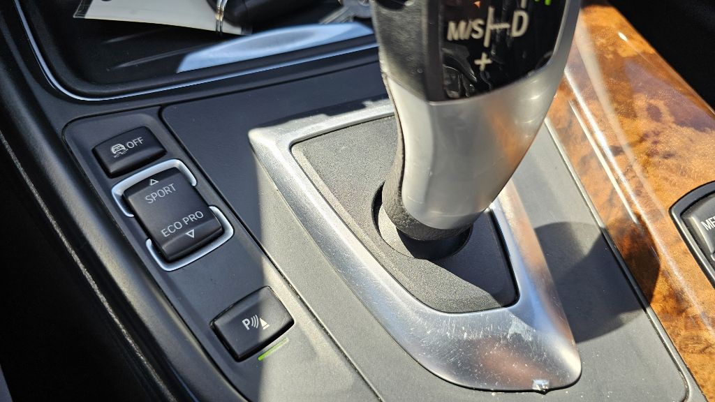 2014 BMW 3 Series Image 21