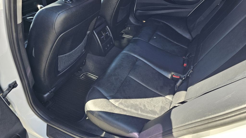 2014 BMW 3 Series Image 26
