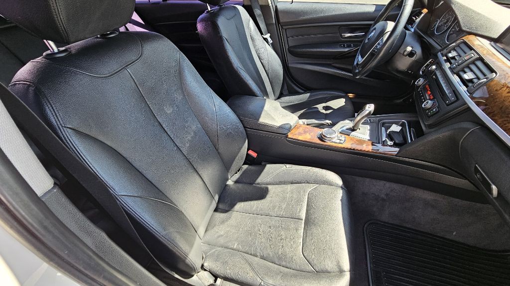 2014 BMW 3 Series Image 31