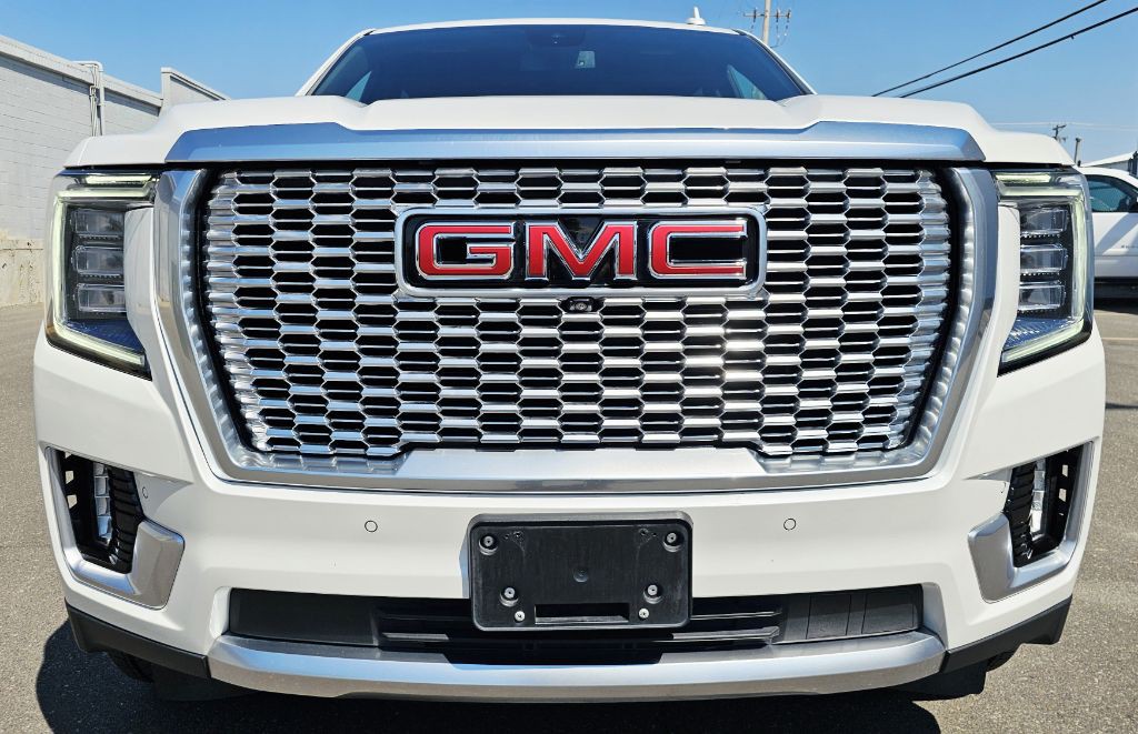2023 GMC Yukon Image 2