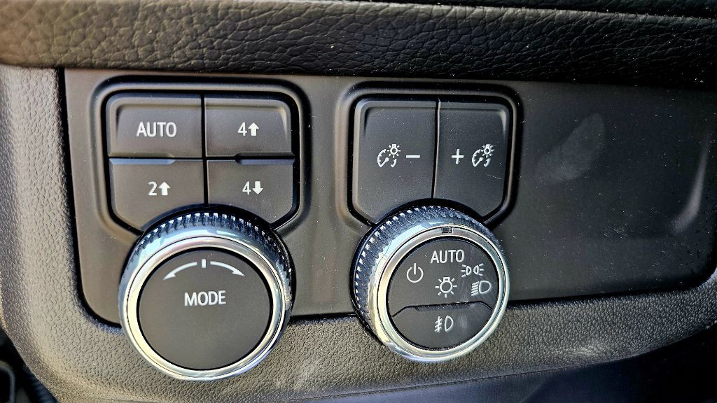 2023 GMC Yukon Image 18