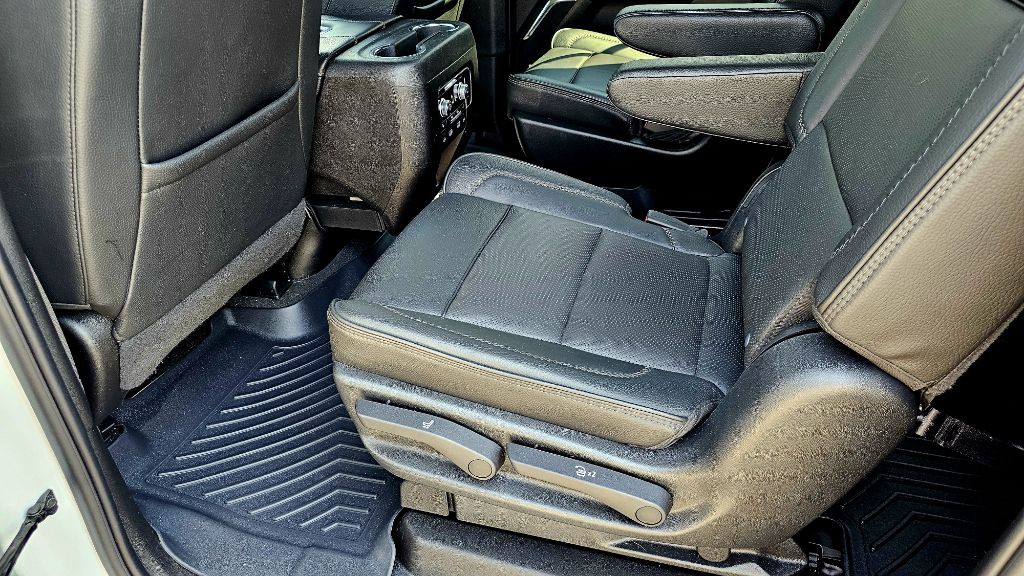 2023 GMC Yukon Image 35