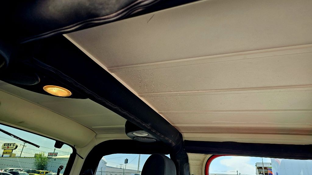 2005 Jeep Wrangler Image 25