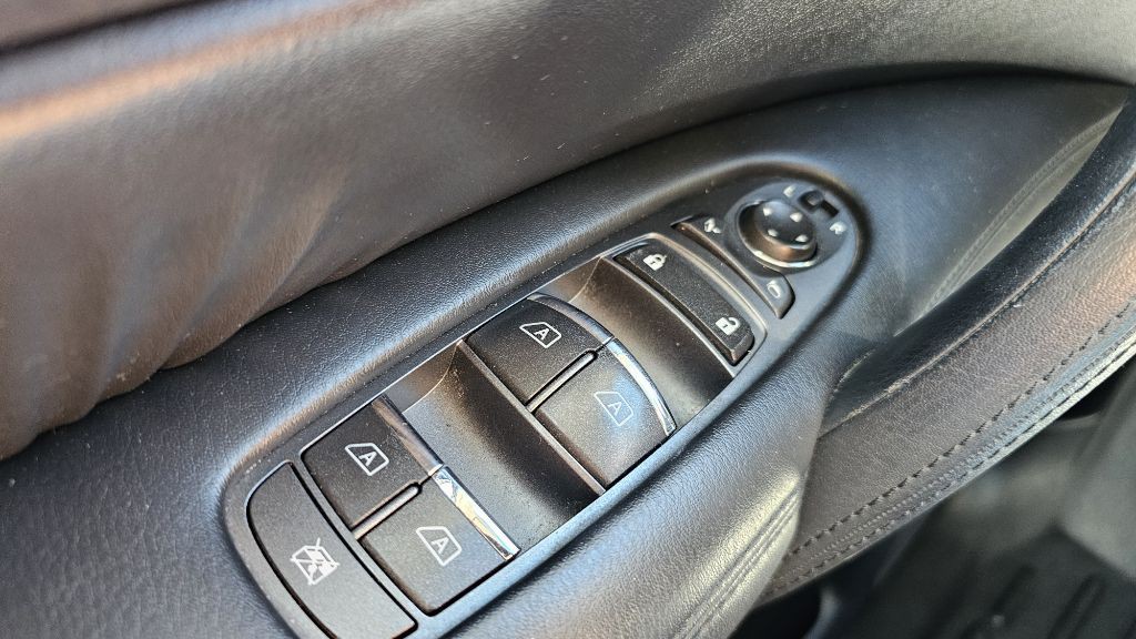2014 INFINITI QX80 Image 35
