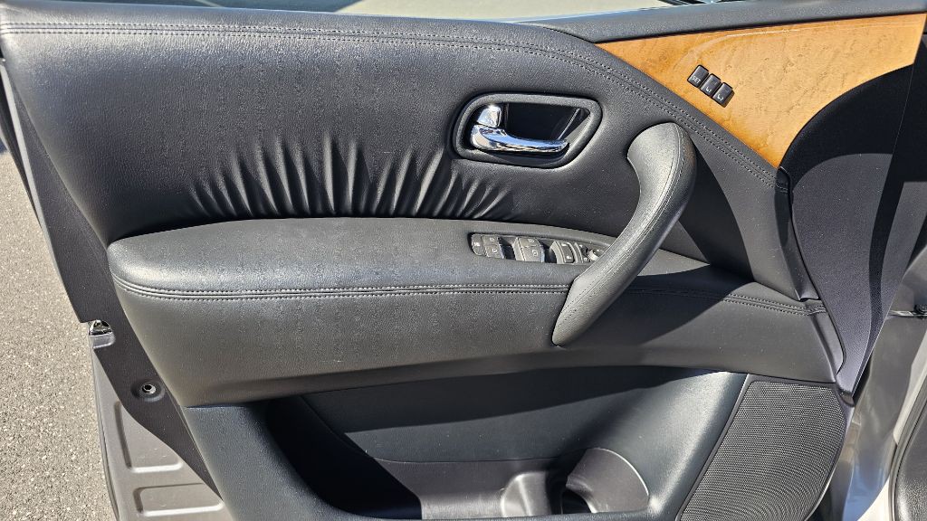 2014 INFINITI QX80 Image 37