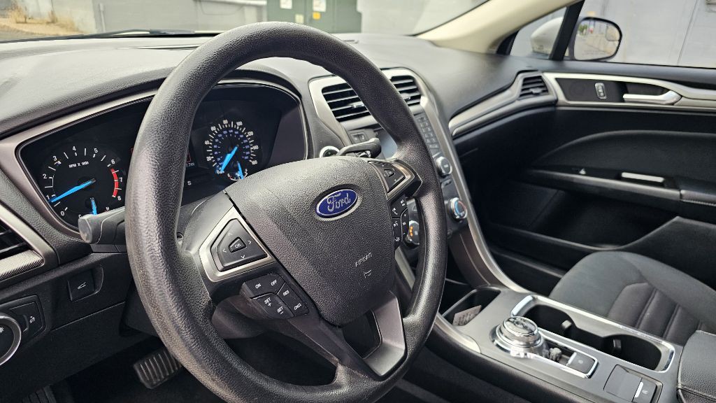 2017 Ford Fusion Image 15