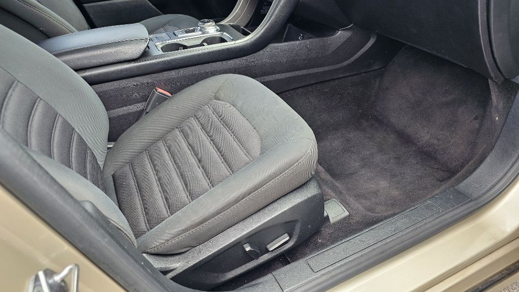 2017 Ford Fusion Image 32