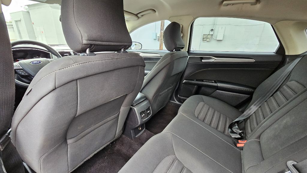 2017 Ford Fusion Image 34