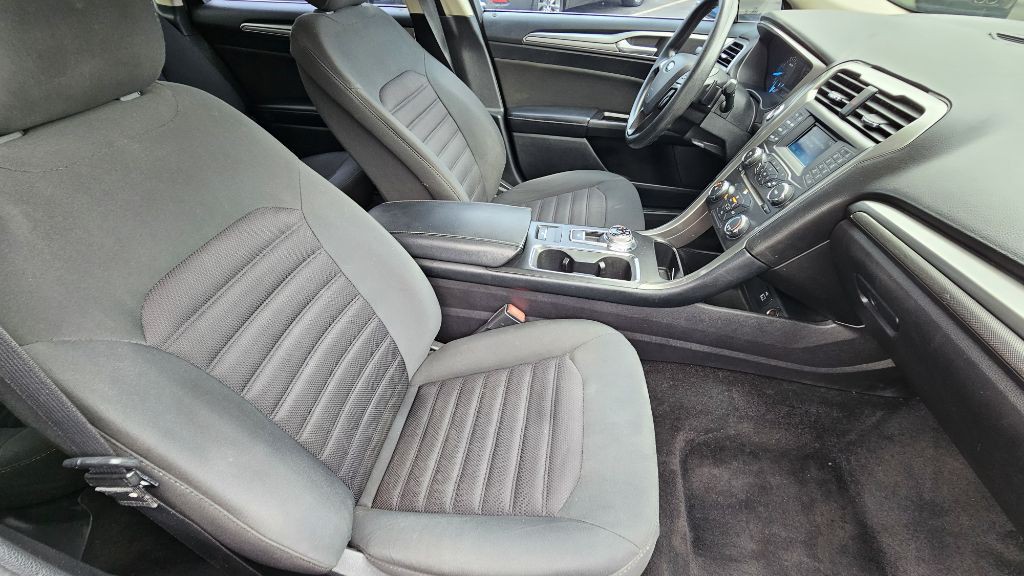 2017 Ford Fusion Image 35