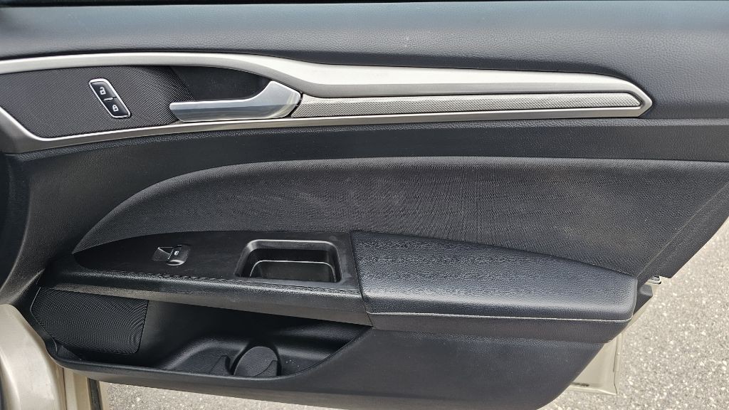 2017 Ford Fusion Image 38