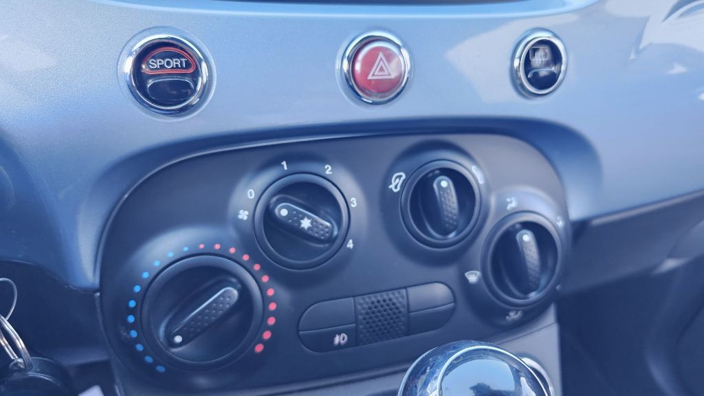 2013 FIAT 500 Image 19