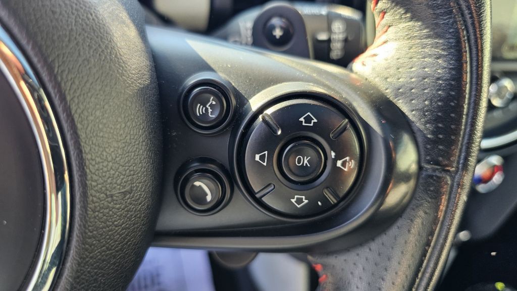 2014 MINI Cooper Image 17
