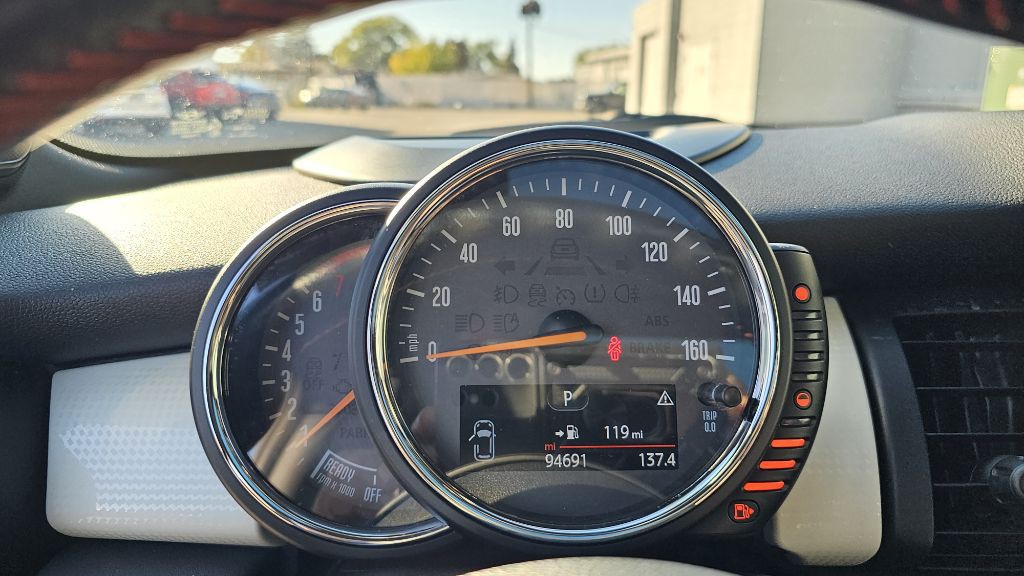 2014 MINI Cooper Image 18