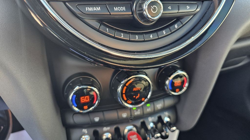 2014 MINI Cooper Image 21