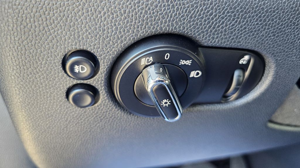 2014 MINI Cooper Image 29