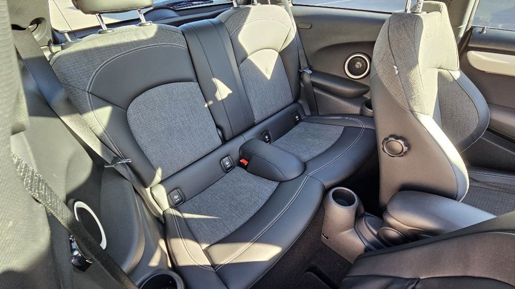 2014 MINI Cooper Image 35
