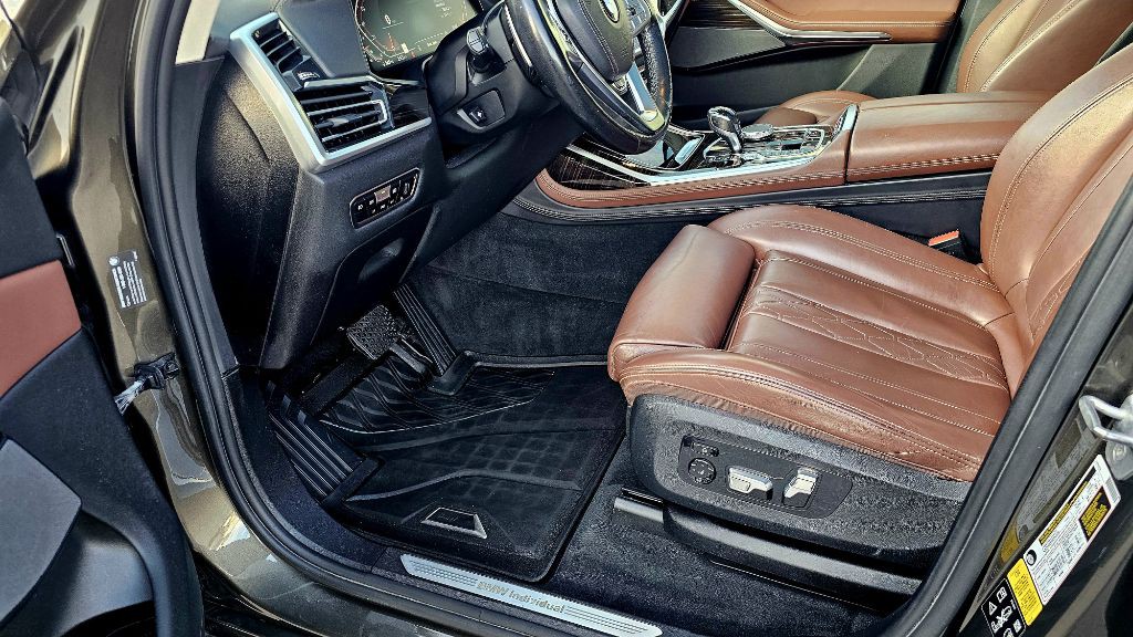 2020 BMW X7 Image 19