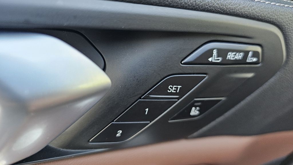 2020 BMW X7 Image 24