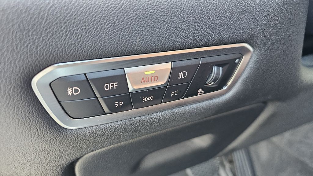 2020 BMW X7 Image 25