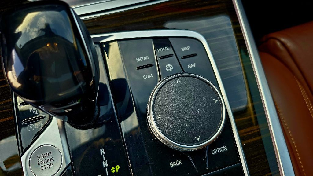 2020 BMW X7 Image 39