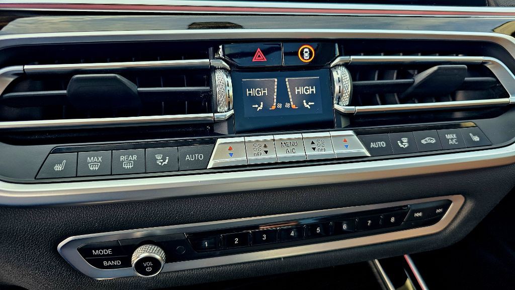 2020 BMW X7 Image 40