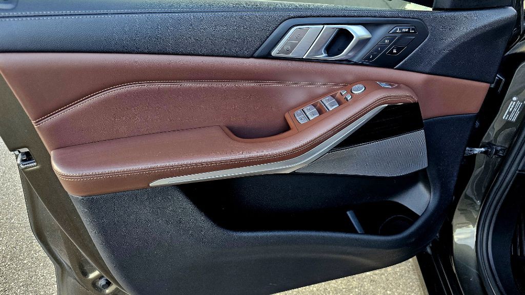 2020 BMW X7 Image 42