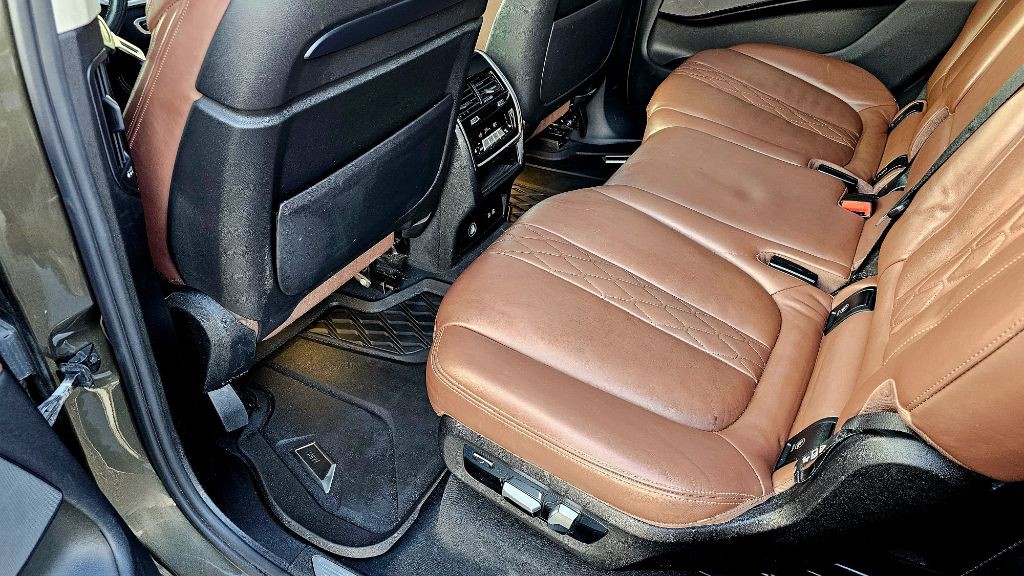 2020 BMW X7 Image 45