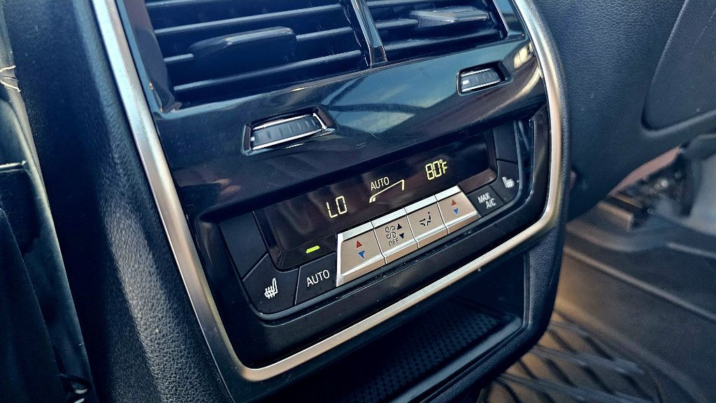 2020 BMW X7 Image 46