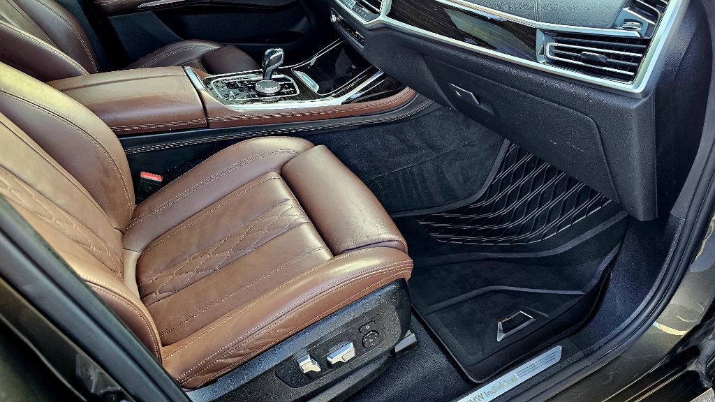 2020 BMW X7 Image 52