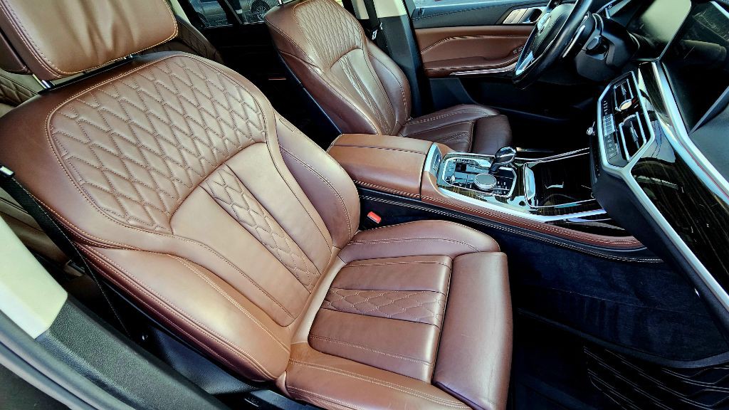 2020 BMW X7 Image 54