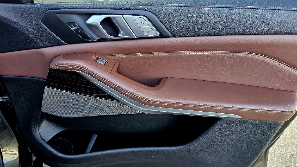 2020 BMW X7 Image 57