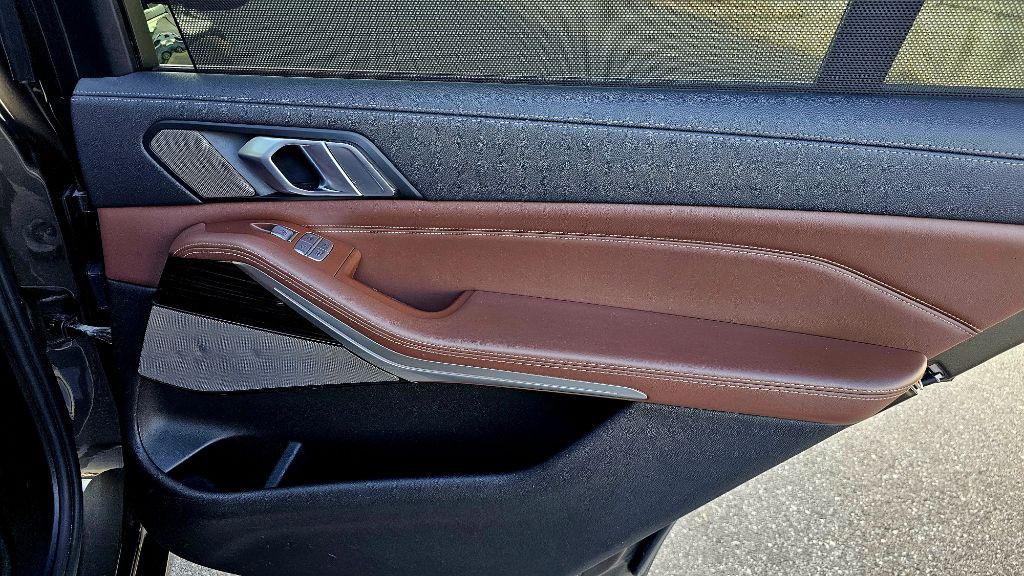 2020 BMW X7 Image 60