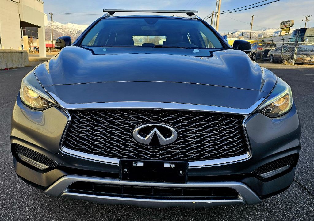 2017 INFINITI QX30 Image 2