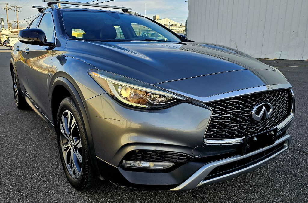 2017 INFINITI QX30 Image 3