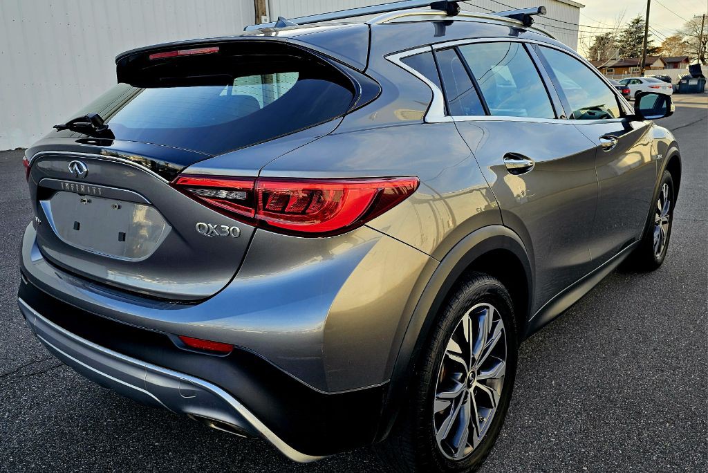 2017 INFINITI QX30 Image 5