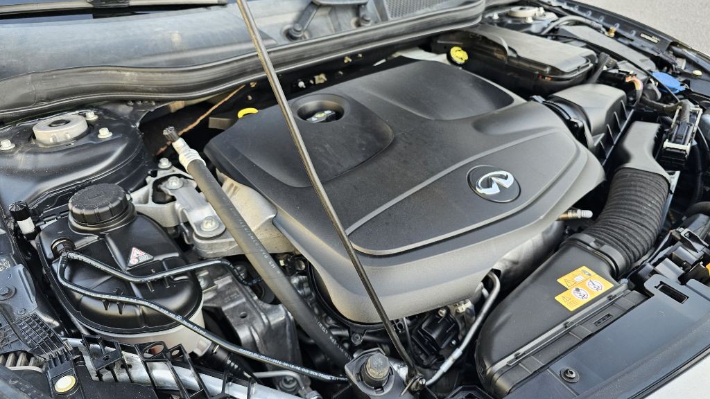 2017 INFINITI QX30 Image 12