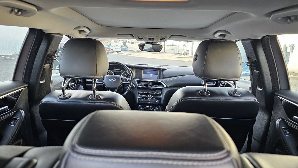 2017 INFINITI QX30 Image 14