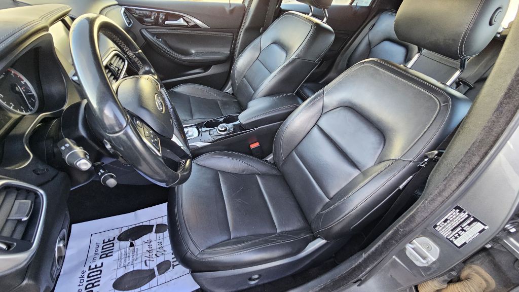 2017 INFINITI QX30 Image 15