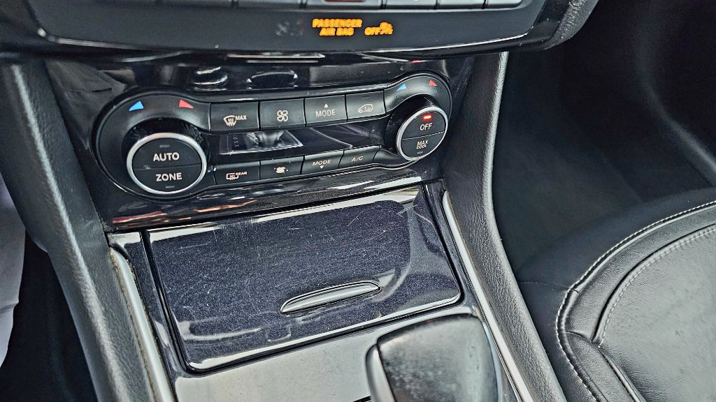 2017 INFINITI QX30 Image 25