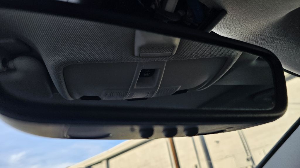 2017 INFINITI QX30 Image 31