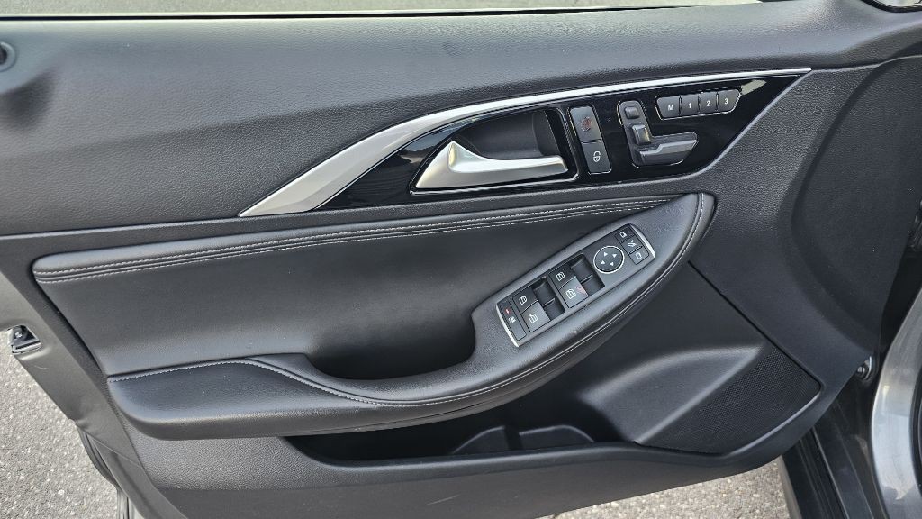 2017 INFINITI QX30 Image 34