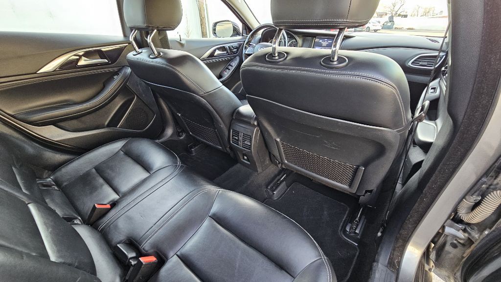 2017 INFINITI QX30 Image 45