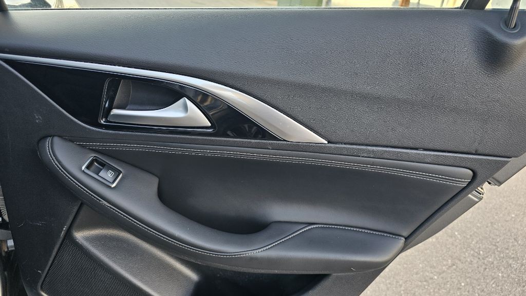 2017 INFINITI QX30 Image 46