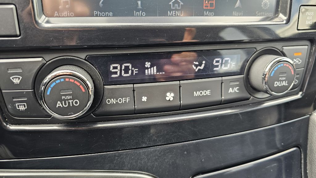 2016 Nissan Maxima Image 24